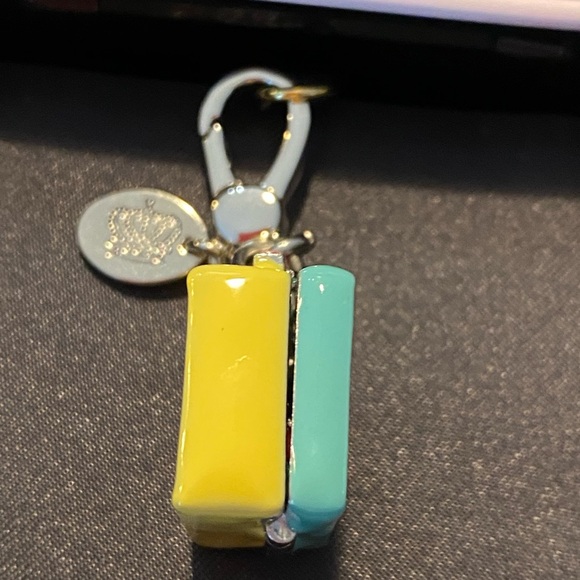 Juicy Couture LIMITED EDITION 2011 Lunchbox Charm, Opens up a apple inside NWT - Picture 13 of 16